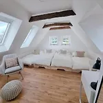 Lichtdurchflutete Dachgeschosswohnung Mit Charme Apartamento *