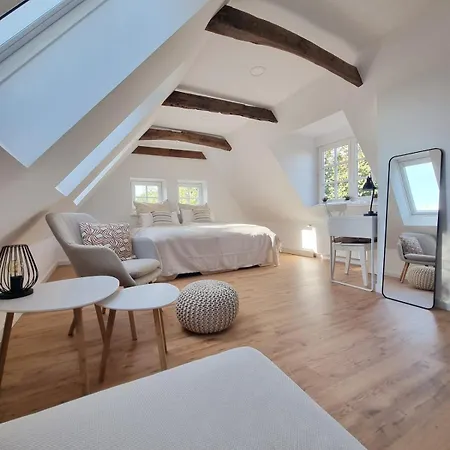 Lichtdurchflutete Dachgeschosswohnung Mit Charme Apartament *