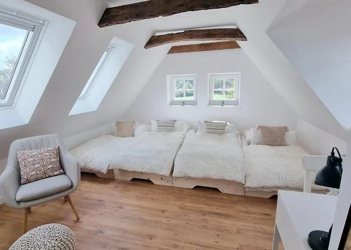 Lichtdurchflutete Dachgeschosswohnung Mit Charme Апартаменты *