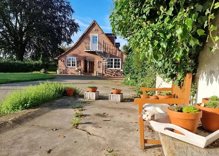 Lichtdurchflutete Dachgeschosswohnung Mit Charme Апартаменты