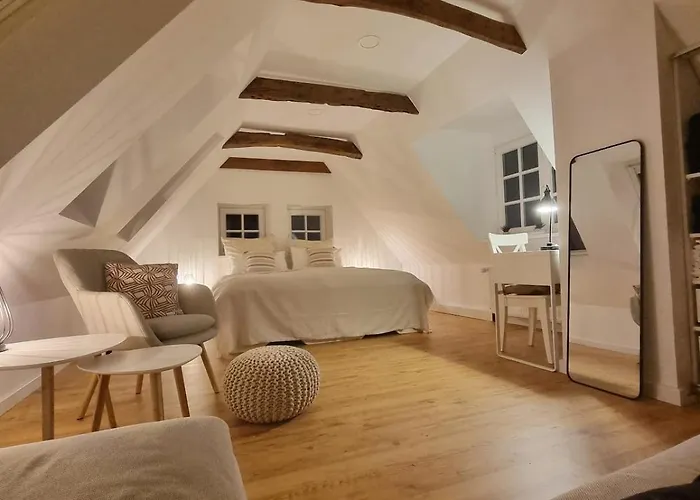 Lichtdurchflutete Dachgeschosswohnung Mit Charme *